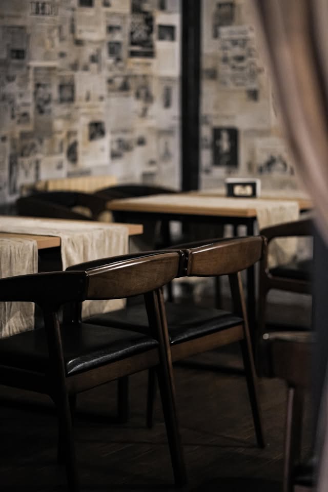 Interiorul intim al restaurantului Manima’s GastroPub